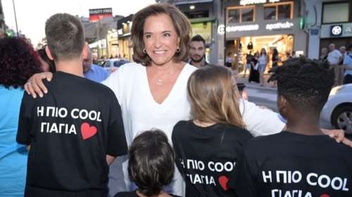 Ντόρα Μπακογιάννη: Τα εγγόνια μου ήρθαν στα Χανιά για να με βοηθήσουν να ψηφίσω - Λένε ότι δεν ξέρω [βίντεο]