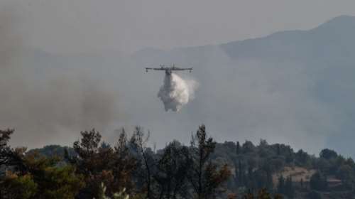 Πυρκαγιές σε Λασίθι και Κορινθία: Σηκώθηκαν εναέρια μέσα
