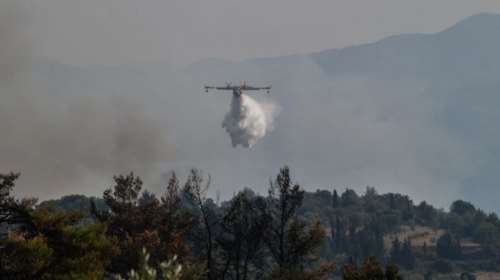 Μεγάλη φωτιά στις Σέρρες: Επιχειρούν πυροσβεστικά αεροσκάφη και ελικόπτερο στην κατάσβεση