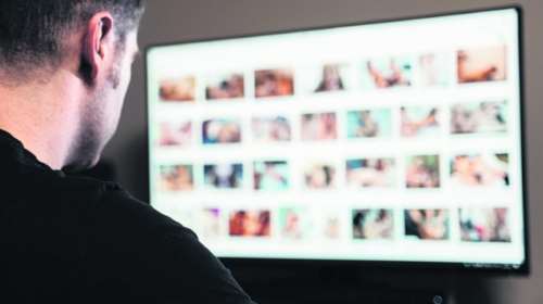 Μεσολόγγι: Δύο 25χρονες κατήγγειλαν άνδρα για revenge porn - Είχε γυμνές φωτογραφίες τους στο κινητό του