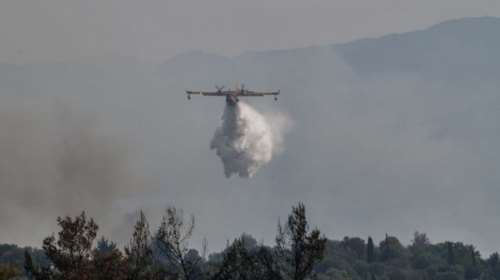 Υπό μερικό έλεγχο τέθηκε η φωτιά στην Κασσάνδρα Χαλκιδικής [βίντεο]