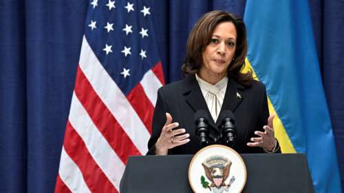 Στηρίζουν Καμάλα Χάρις πολλοί Δημοκρατικοί μετά την απόσυρση Μπάιντεν - Στάση αναμονής από Ομπάμα και Πελόσι