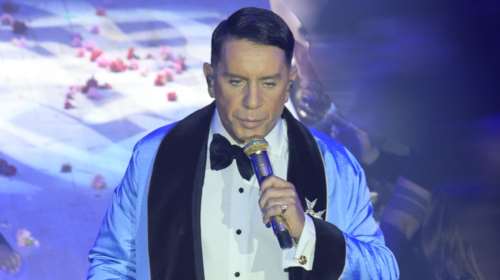 Αποθέωσαν τον Μαζωνάκη στην πρεμιέρα του, παρά τις καταγγελίες: "Είμαι ο Γιώργος, ο αληθινός" [βίντεο]