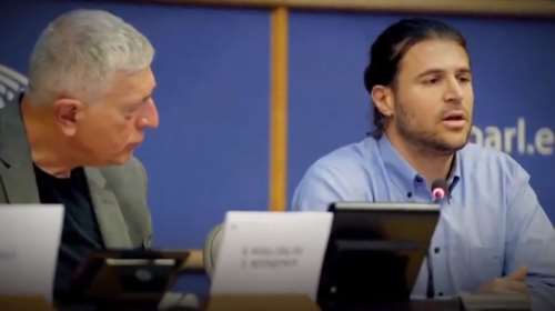 Ιάσωνας Αποστολόπουλος: Προκαλεί κατηγορώντας την Ελλάδα, υπό το βλέμμα του Κούλογλου, ότι πετάει πρόσφυγες στη θάλασσα