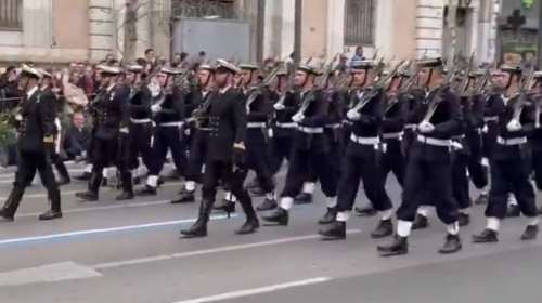 Η Τουρκία ζητά εξηγήσεις για τα υβριστικά συνθήματα στην παρέλαση - &quot;Να μην αυτομαστιγωνόμαστε&quot;, λέει η κυβέρνηση