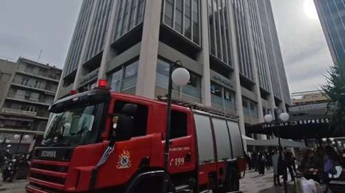 Λήξη συναγερμού για τους καπνούς σε υπόγειο του Πύργου Αθηνών - Εκκενώθηκε το κτίριο [εικόνες - βίντεο]