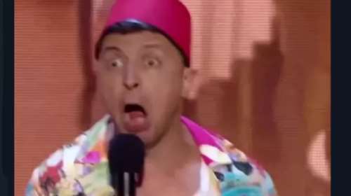 Νέα επίθεση Zαχάροβα σε Ζελένσκι: Ανέβασε βίντεο με παράστασή του όταν ήταν κωμικός, φορώντας φέσι - &quot;Στον ρόλο ενός κλόουν&quot;