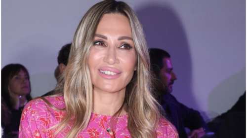 Ελένη Πετρουλάκη: Τόλμησε το barbie look τον χειμώνα - Το εντυπωσιακό μίνι φόρεμα και τα αξεσουάρ