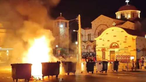 Κρήτη: Κάηκαν αυτοκίνητα στην Ανάσταση- Επί ποδός η Πυροσβεστική για φωτιά σε καλώδια της ΔΕΗ [εικόνες-βίντεο]