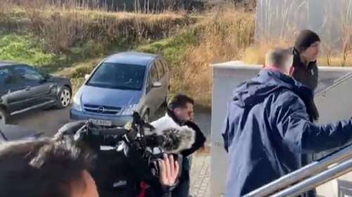 Βέροια: Αμίλητη και με αλεξίσφαιρο στο δικαστήριο η 37χρονη που σκότωσε το βρέφος της -"Ντροπή σου" φώναζαν συγγενείς