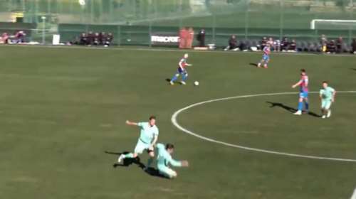 Απίστευτο σκηνικό: Ο Έλληνας ποδοσφαιριστής Κούτσιας δέχθηκε ανεξήγητη επίθεση από Γερμανό συμπαίκτη του [βίντεο]