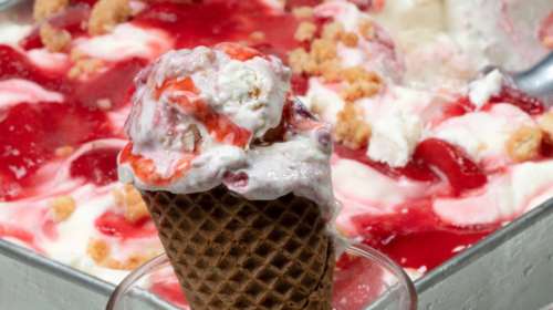 Παγωτό cheesecake φράουλα - Χωρίς παγωτομηχανή, με λίγα υλικά και απίστευτη γεύση