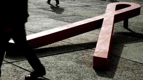 Παγκόσμια Ημέρα κατά του AIDS: Μειώθηκαν τα κρούσματα στην Ελλάδα, αλλά αυξήθηκαν παγκοσμίως