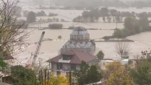 Αλβανία: Δύο νεκροί από πλημμύρες – Πατέρας και γιος παρασύρθηκαν από χείμαρρο