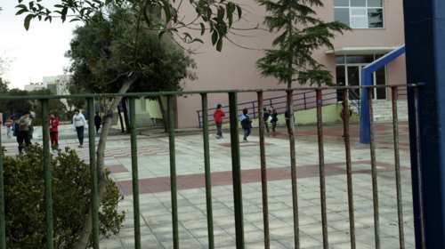 Πανικός σε ΕΠΑΛ του Ταύρου: Άγνωστος πέταξε καπνογόνο στο γραφείο της διευθύντριας