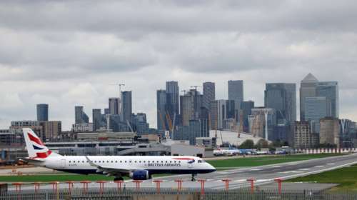 Η ΕΕ προτείνει συμφωνία με τη Βρετανία: Ελεύθερη μετακίνηση νέων 18 – 30 ετών