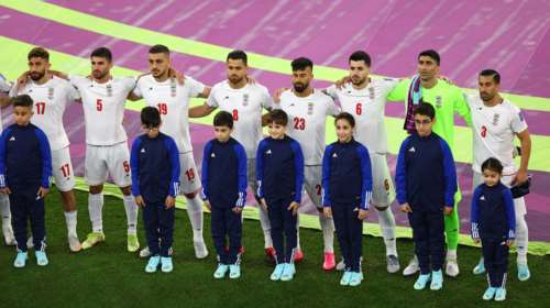 Μουντιάλ 2022: Με βαριά καρδιά οι Ιρανοί διεθνείς ψέλλισαν τον ύμνο της χώρας - Μετά τις απειλές στις οικογένειές τους [Βίντεο]