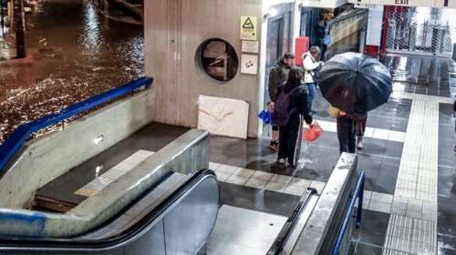 Σε πορτοκαλί συναγερμό η Αττική: Τα νότια ξανά στο επίκεντρο της νέας κακοκαιρίας - Οι περιοχές που θα χτυπήσει