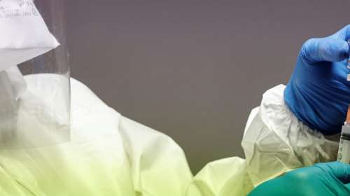 Εμβόλια mRNA: Ποιες ηλικίες μπορούν να τα κάνουν - Ποιοι κινδυνεύουν από αλλεργική αντίδραση