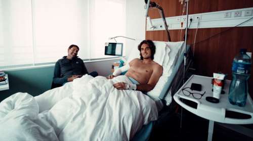 Στέφανος Τσιτσιπάς: Χειρουργήθηκε στον αγκώνα - Στην Ελβετία η επέμβαση από ειδικό γιατρό