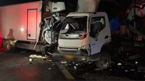 Αιγάλεω: Σύγκρουση δύο φορτηγών στη λεωφόρο Κηφισού - Δύο τραυματίες, "έμφραγμα" στην κυκλοφορία [βίντεο]