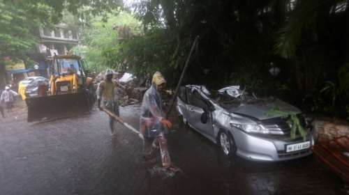 Φονικές πλημμύρες στην Ινδία: 15 νεκροί στον βορρά λόγω του μουσώνα