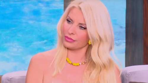 Η Ελένη Μενεγάκη αποχαιρέτησε τους συνεργάτες της