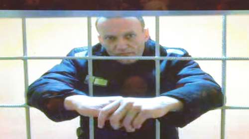 Σε κελί απομόνωσης ο Αλεξέι Ναβάλνι: Έκανε το... έγκλημα να μην έχει τα χέρια του πίσω από την πλάτη για τρία δευτερόλεπτα