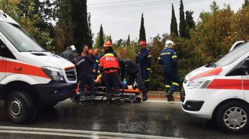 Κακοκαιρία EVA: Αυτοκίνητο έπεσε σε χαράδρα στον Κέδρο Σάμου - 4 τραυματίες [εικόνες, βίντεο]