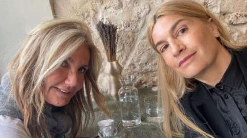 Μαρέβα Μητσοτάκη: Με casual look στα Χανιά για καφέ - Με τη φίλη της, Σέβη Βολουδάκη [εικόνες]