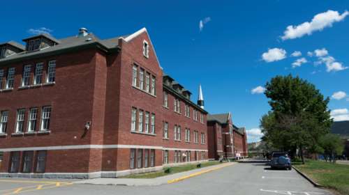 Αδιανόητη φρίκη στον Καναδά: Βρέθηκε ομαδικός τάφος με 215 λείψανα παιδιών