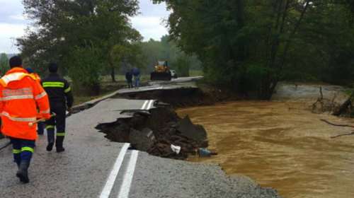 Κακοκαιρία &quot;Μπάλλος&quot;: Αγνοείται 70χρονος βοσκός στη Νότια Εύβοια: Bρέθηκαν συντρίμμια του αυτοκινήτου του [εικόνες- βίντεο]