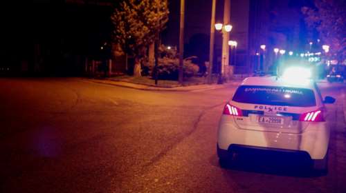 Πετράλωνα: Επίθεση με μολότοφ σε περιπολικό της Άμεσης Δράσης