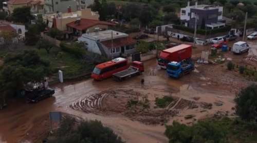 Σοκαριστικά πλάνα από drone: Βυθισμένη στη λάσπη η Βάρη - Σε κατάσταση έκτακτης ανάγκης ο Δήμος