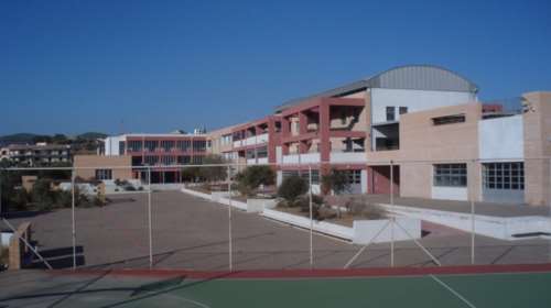 Άγρια συμπλοκή μαθητών με μαχαίρια σε ΕΠΑΛ του Λαυρίου - Δύο τραυματίες, πάνω από 20 προσαγωγές