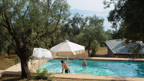 Τραγωδία στη Νάξο: Πώς πνίγηκε η 36χρονη μητέρα στην πισίνα, μπροστά στα μάτια του παιδιού της - Δύο συλλήψεις