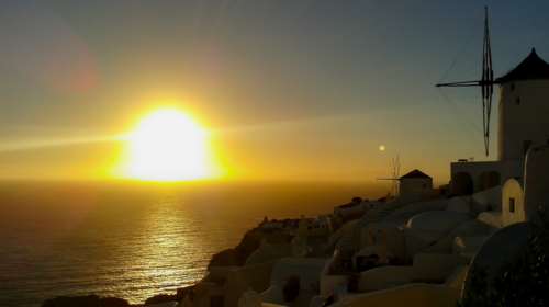 Μαγικό βίντεο: Το ηλιοβασίλεμα της Σαντορίνης σε ζωντανή μετάδοση από το Reuters