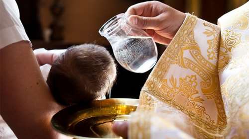 Αχαΐα: Άγριο ξύλο σε βάφτιση - Γνωστοί του ζευγαριού πλακώθηκαν την ώρα της τελετής