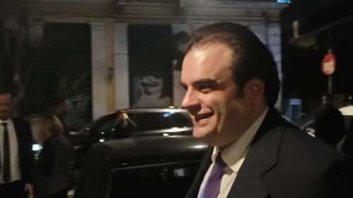 Στον "Καραβίτη" ο Πιερρακάκης με το οικονομικό επιτελείο, μετά την ψήφιση του προϋπολογισμού [βίντεο]