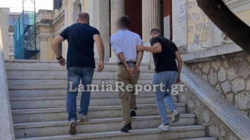 Λαμία: Στα δικαστήρια ο 53χρονος που κατηγορείται ότι βίασε 19χρονη με την απειλή μαχαιριού [εικόνες]