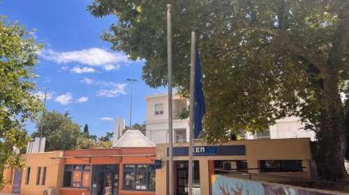 Σάλος στην Κομοτηνή: Αλλοδαπός κατέβασε και έκαψε την ελληνική σημαία σε κεντρική πλατεία
