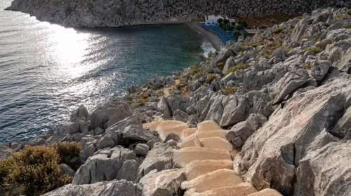 Σύμη: Μήνυση από τον πατέρα της 13χρονης κατά του 15χρονου φίλου της - &quot;Τώρα θα δεις τις συνέπειες&quot;