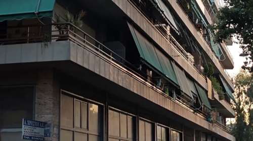Ενταση στα Σεπόλια: Έκαναν έξωση σε οικογένεια που έχει παιδί με αναπηρία 67% - &quot;Ντροπή, ντροπή!&quot;