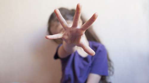 Φρίκη στο κέντρο της Αθήνας: 45χρονος βίασε 6χρονη στο διαμέρισμά του