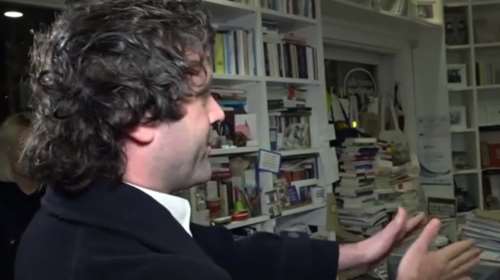 Ένταση στην παρουσίαση βιβλίου του Τατσόπουλου: Εισέβαλε δημοσιογράφος και τον κατηγόρησε ότι προσβάλλει τους Tρεις Iεράρχες