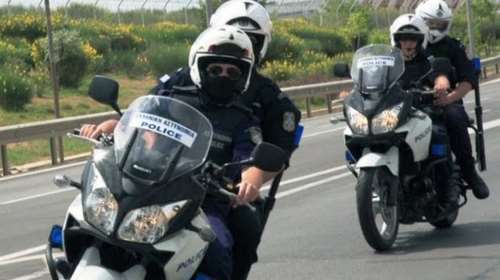 Καταδίωξη στο Ζεφύρι: Όχημα εμβόλισε μηχανή των ΔΙΑΣ - Τραυματίστηκαν ελαφρά δύο αστυνομικοί