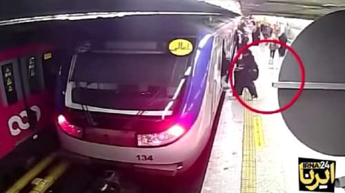 Ιράν: Εγκεφαλικά νεκρή η 16χρονη Αρμίτα που ξυλοκοπήθηκε από τις αρχές για τη μαντήλα της