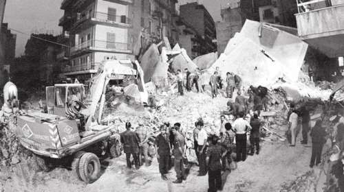 Σαν σήμερα σταμάτησε ο χρόνος στη Θεσσαλονίκη - 45 χρόνια από τον φονικό σεισμό με τους 49 νεκρούς [εικόνες]