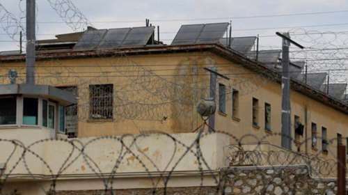 Επίθεση με τσεκούρι: Στις φυλακές Κορυδαλλού ο 45χρονος δράστης - Αρνείται να φάει και να μιλήσει