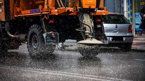 Τα εκχιονιστικά και οι αλατιέρες βγήκαν στην πλατεία Συντάγματος [εικόνες]